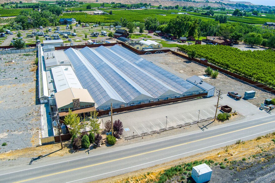 More Photos Of 1043 N River Rd, Palisade Freestanding For Sale