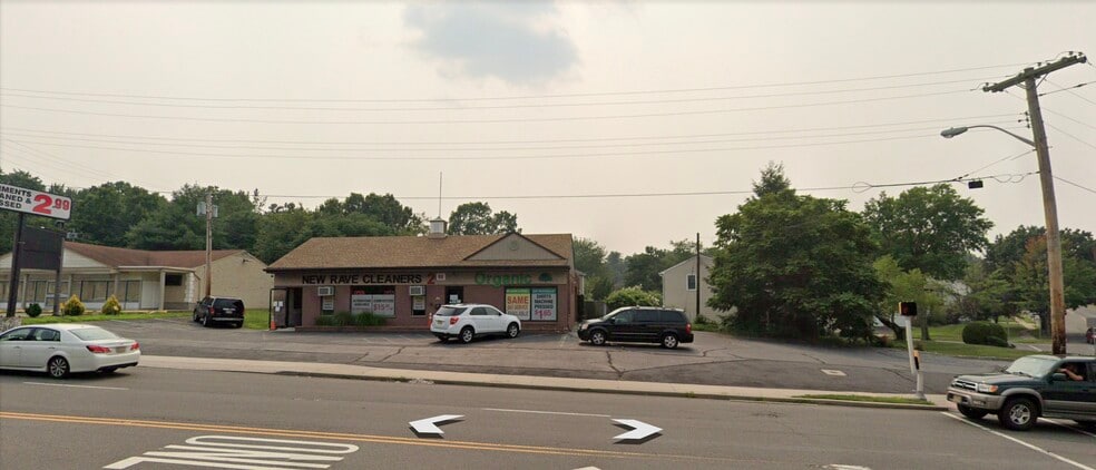 More Photos Of 112 Ryders Ln, Milltown Freestanding For Lease