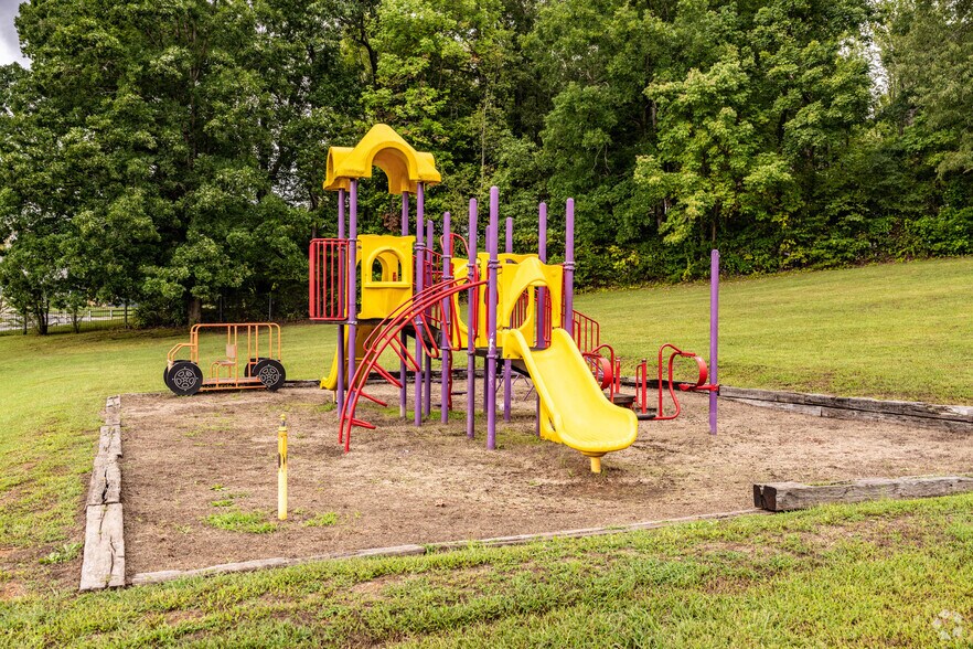 More Photos Of 1351 Avondale Dr, Clarksville Apartments For Sale