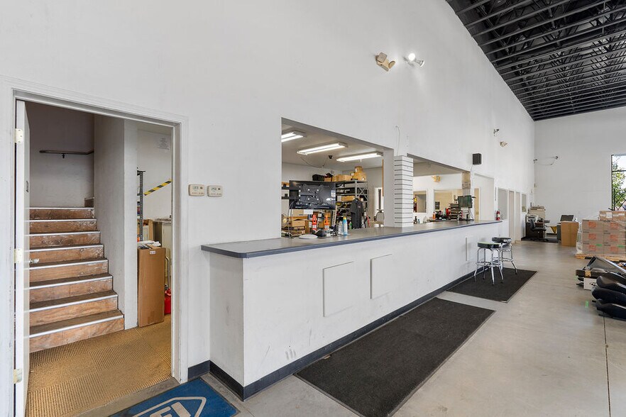 More Photos Of 111 Tennessee St, Vallejo Auto Dealership For Sale