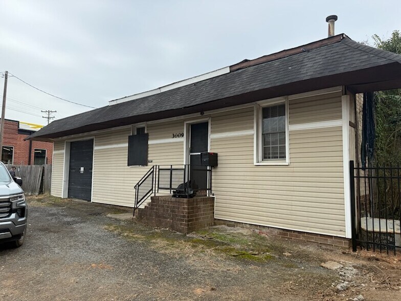 More Photos Of 3009 Griffith St, Charlotte Warehouse For Sale