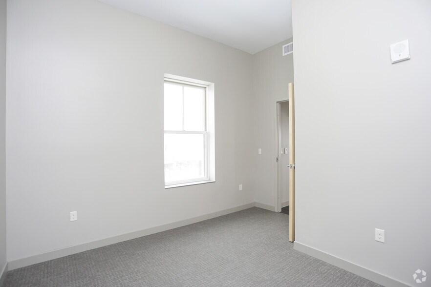 More Photos Of 415 Bridge St NW, Grand Rapids Apartments For Lease