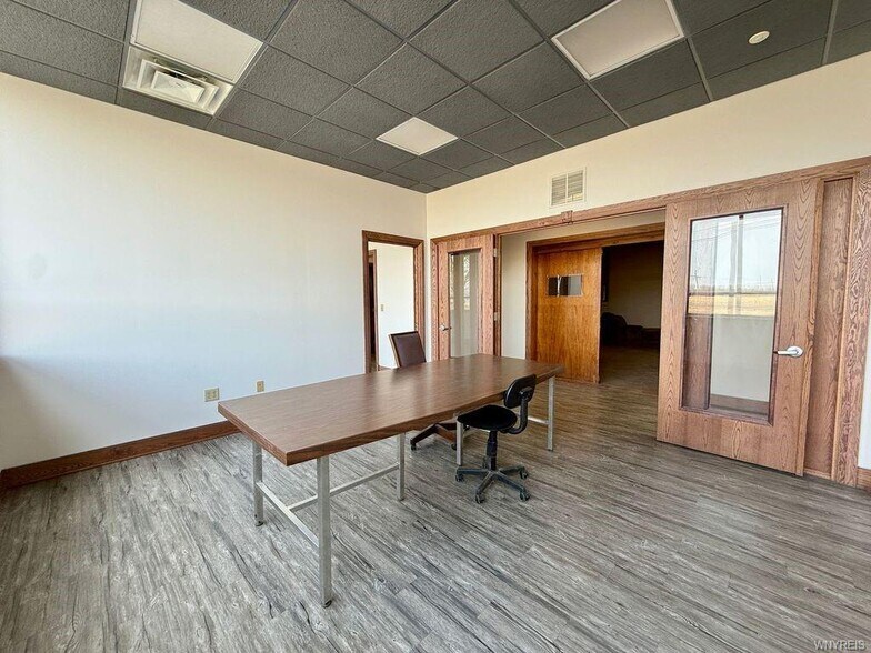 More Photos Of 8555 Packard Rd, Niagara Falls Warehouse For Lease