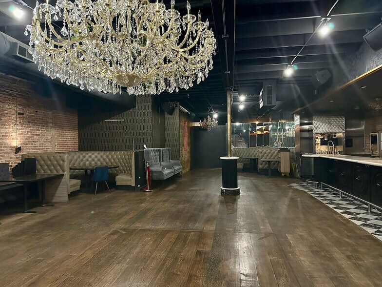 More Photos Of 3001 N Henderson Ave, Dallas Restaurant For Sale