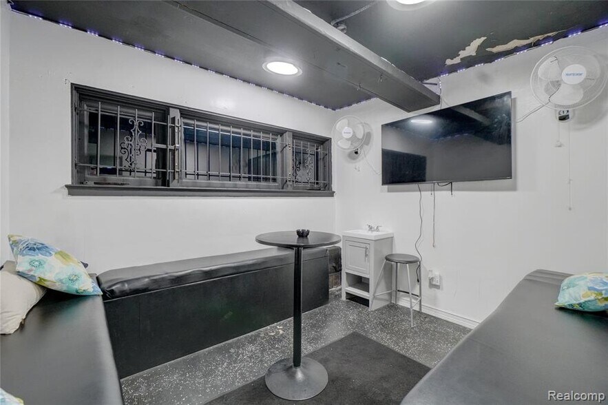 More Photos Of 14755 Fenkell St, Detroit Medical For Sale