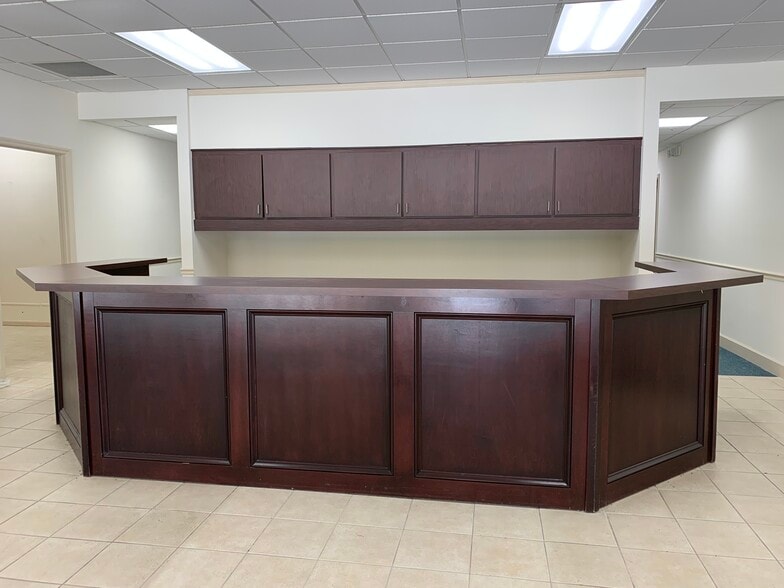 More Photos Of 5610 Fort Caroline Rd, Jacksonville Medical For Lease