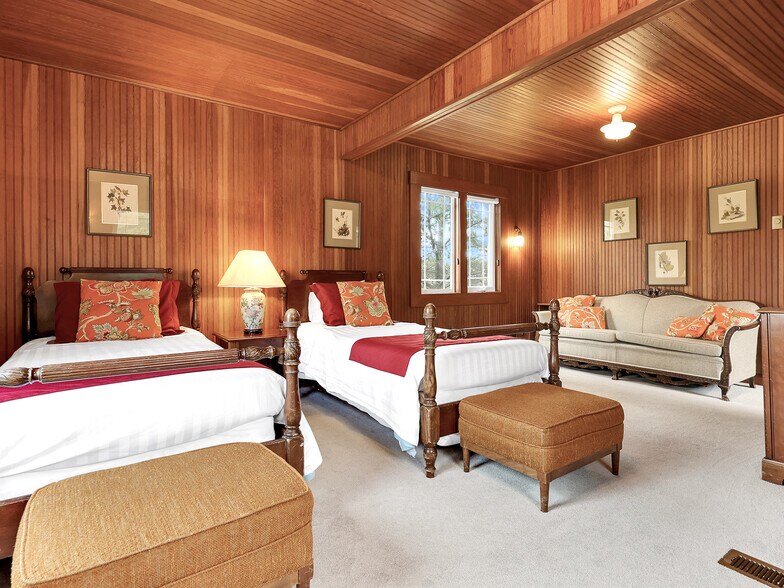 More Photos Of 1021 Promenade, Seaside Specialty For Sale