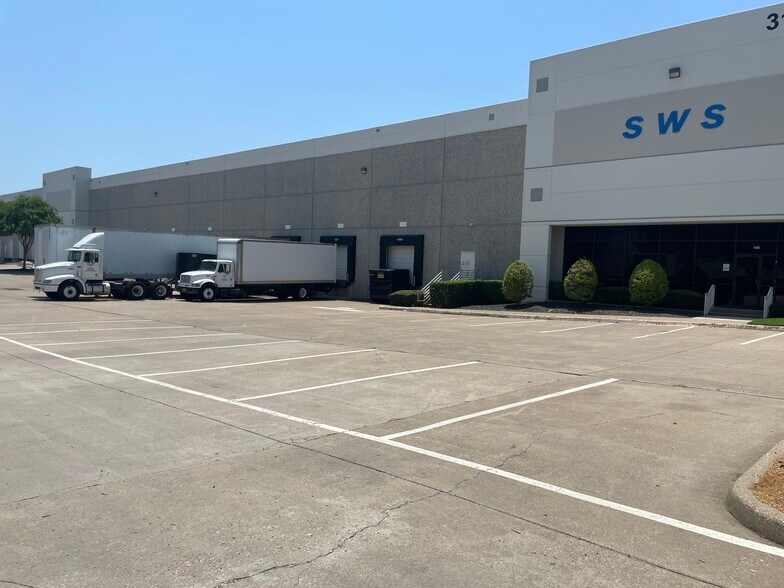 More Photos Of 3102 S Miller Park Dr, Garland Warehouse For Lease