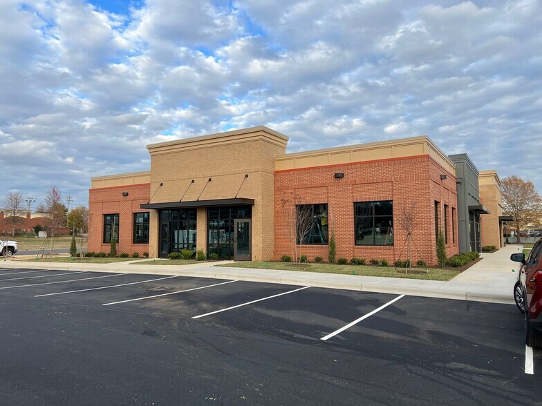 More Photos Of 13470 Plaza Road Ext, Charlotte Medical For Lease