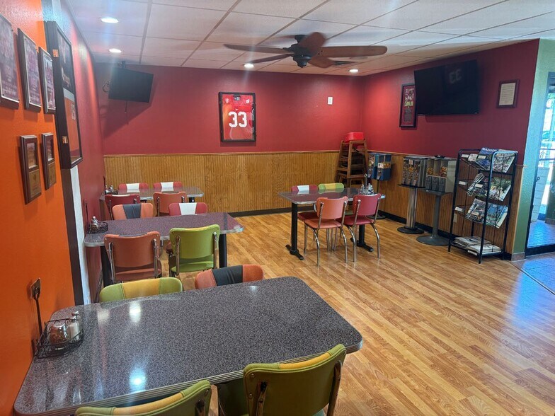More Photos Of 130 N Main St, Oregon Restaurant For Sale