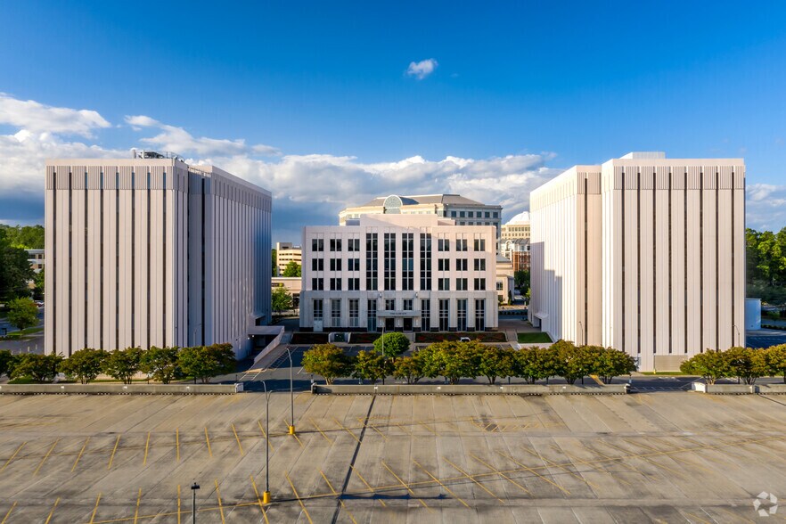 More Photos Of 5970 Fairview Rd, Charlotte Office For Lease