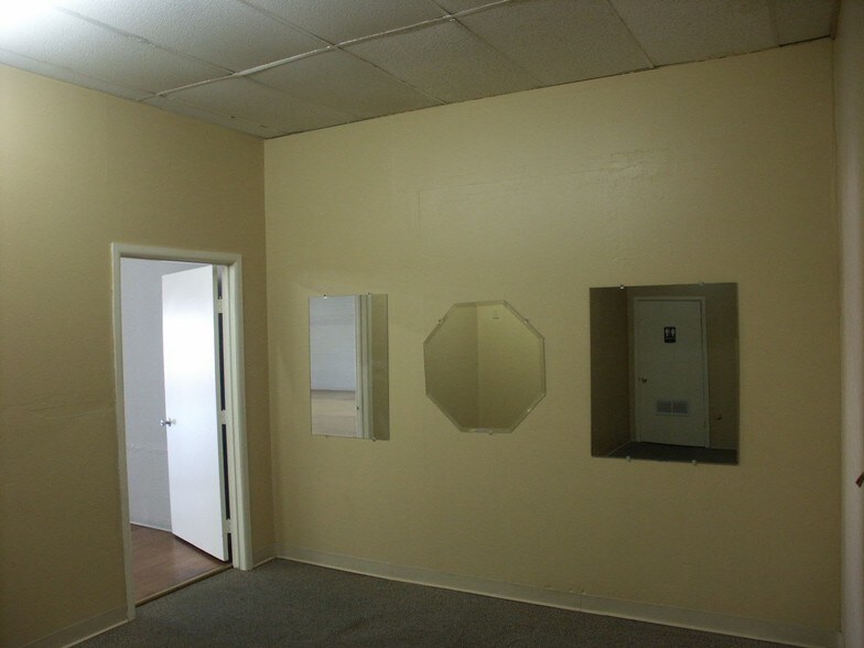 More Photos Of 3515-3559 W Northern Ave, Phoenix General Retail For Lease