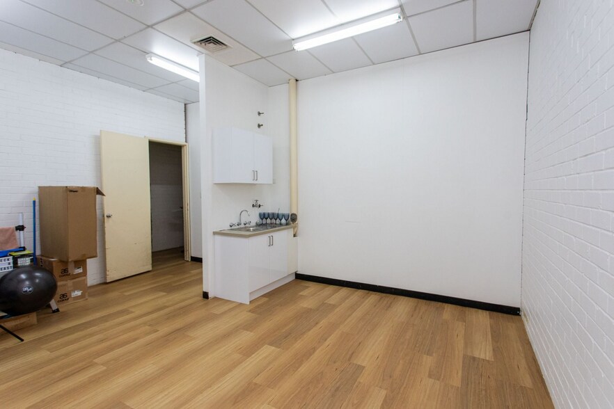 More Photos Of 111 Kendal St, Cowra Storefront For Lease