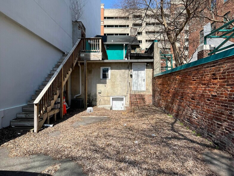 More Photos Of 713 Pratt St, Baltimore Freestanding For Sale