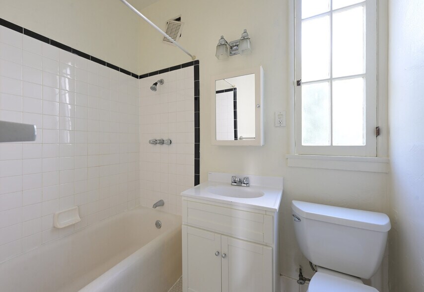 More Photos Of 2636 N Beachwood Dr, Los Angeles Apartments For Sale