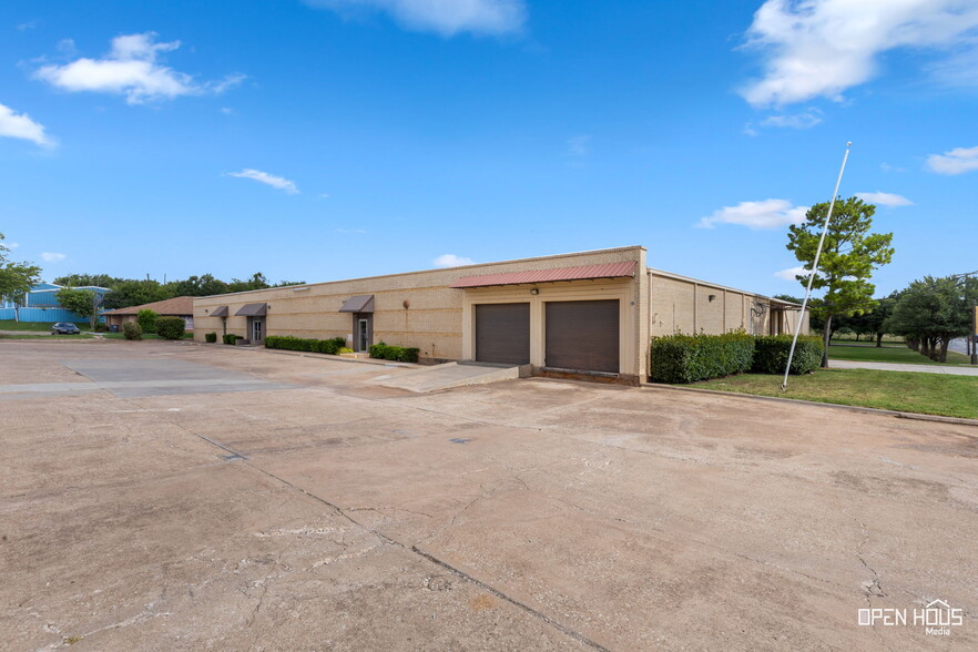 More Photos Of 2200 5th St, Wichita Falls Warehouse For Sale