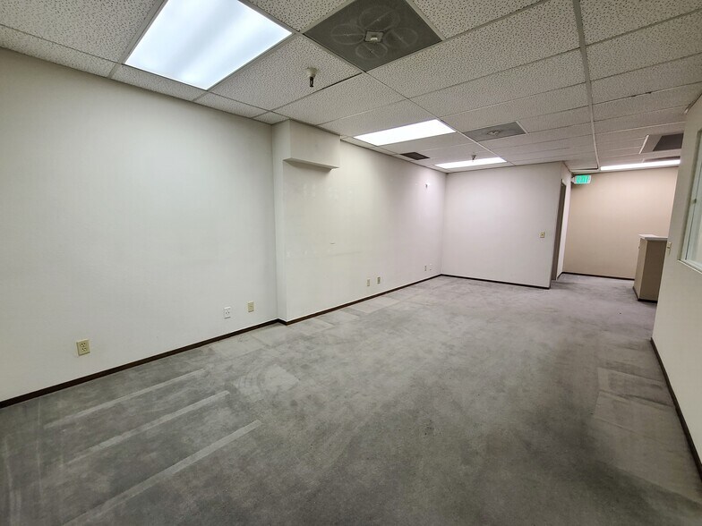 More Photos Of 430 N Canal St, South San Francisco Manufacturing For Sale