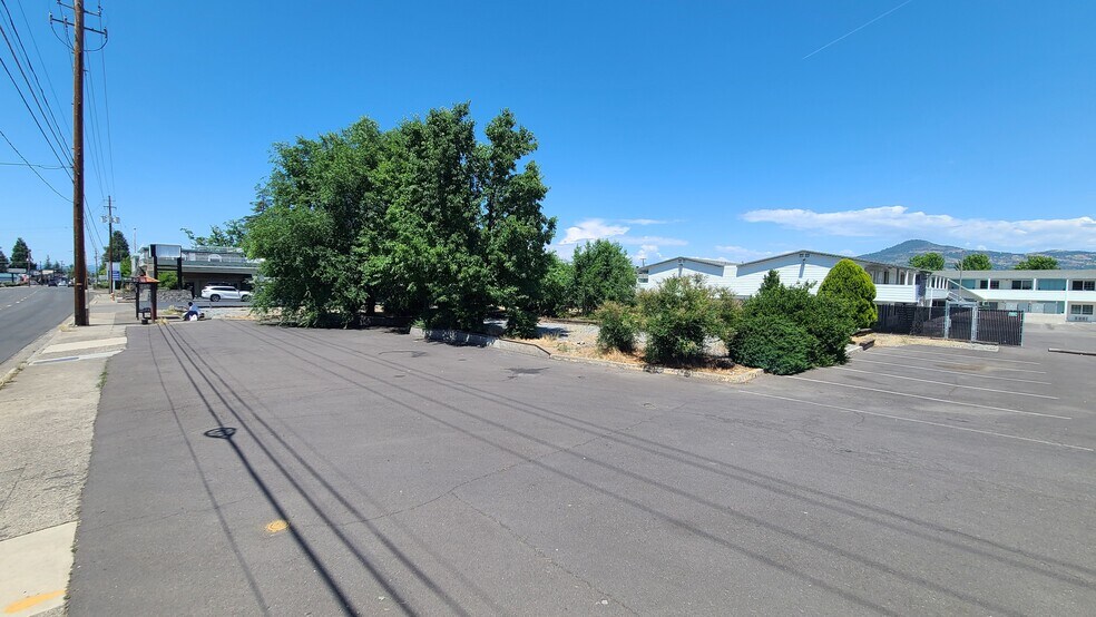 More Photos Of 1015 S Riverside Ave, Medford Land For Sale