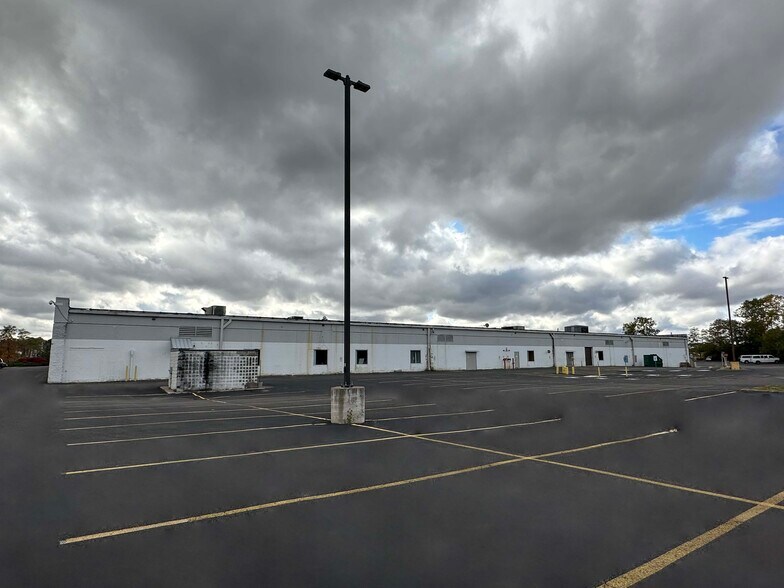 More Photos Of 1180 Jefferson Rd, Rochester Unknown For Lease