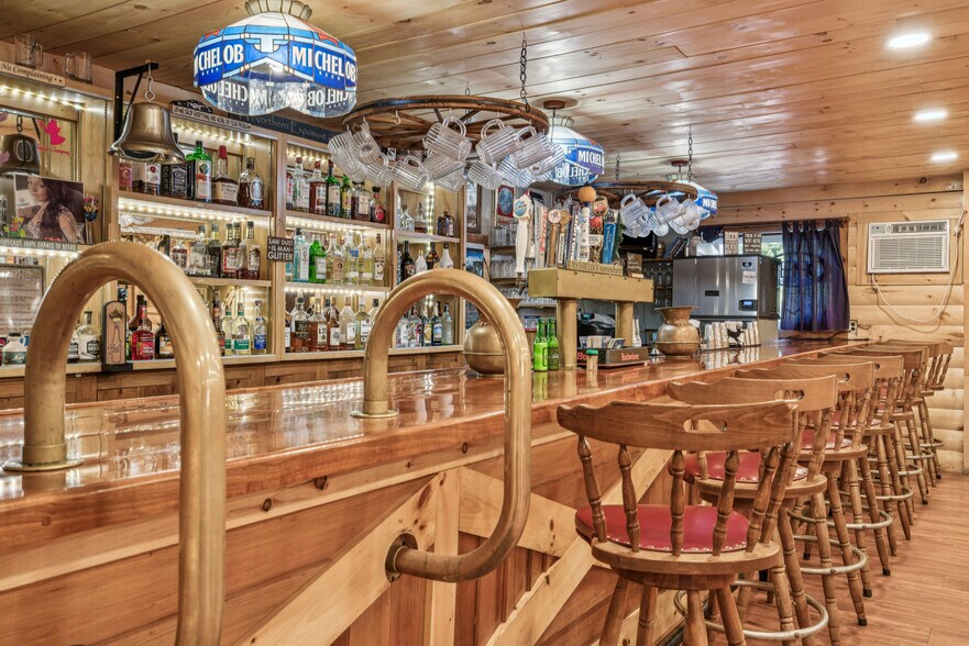 More Photos Of 1 Maple ave, Chelsea Restaurant For Sale