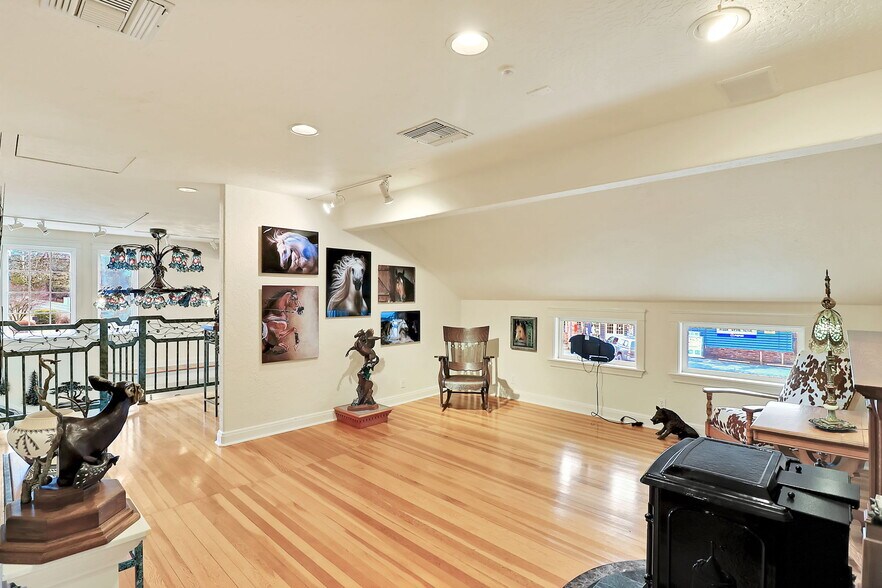 More Photos Of 42837 McKenzie Hwy, Leaburg Freestanding For Sale