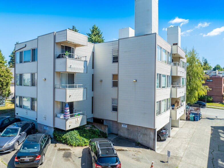 More Photos Of 7919 Wallingford Ave N, Seattle Apartments For Sale