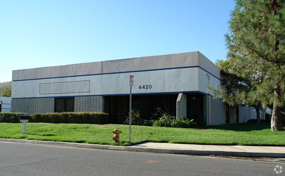 More Photos Of 4420 Shopping Ln, Simi Valley Warehouse For Lease