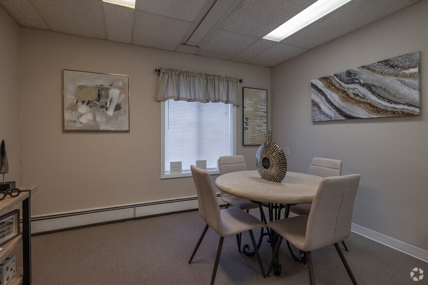 More Photos Of 25701 N Lakeland Blvd, Cleveland Medical For Lease