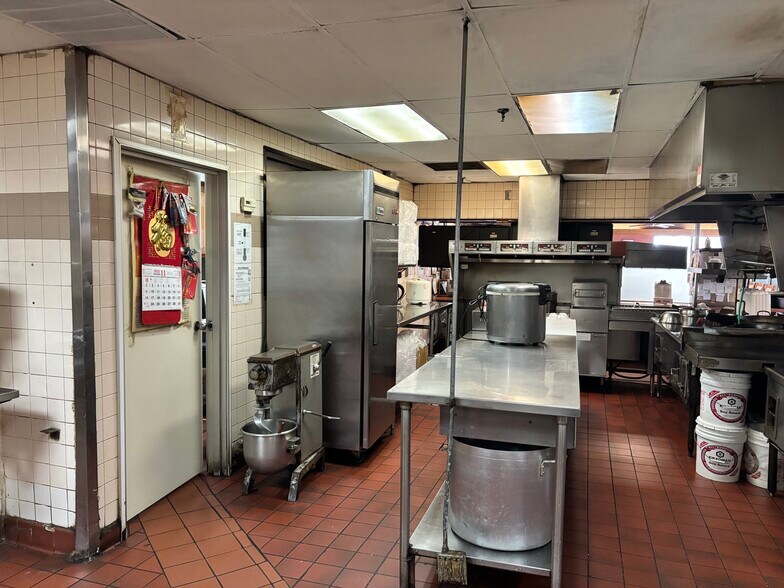 More Photos Of 3134 Prospect Ave, Kansas City Fast Food For Sale