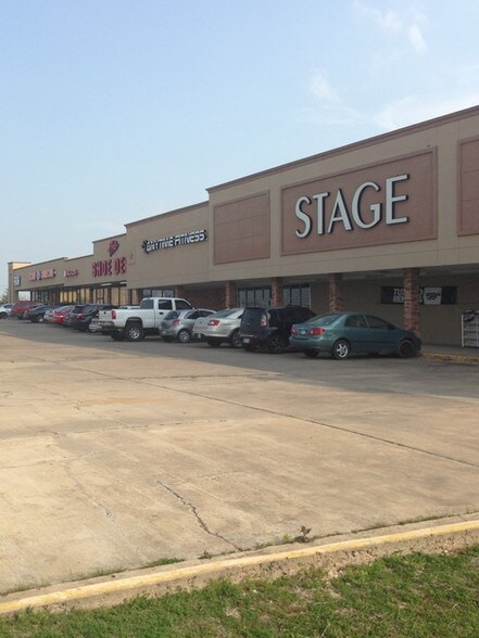 More Photos Of 1800 E Jackson St, Hugo General Retail For Sale