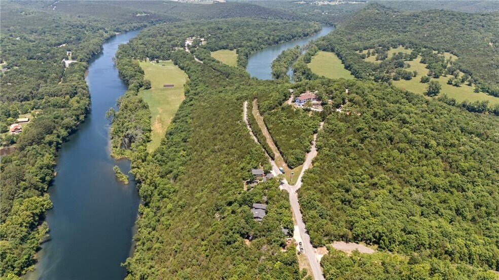 More Photos Of 755 County Road 210, Eureka Springs Hotel For Sale