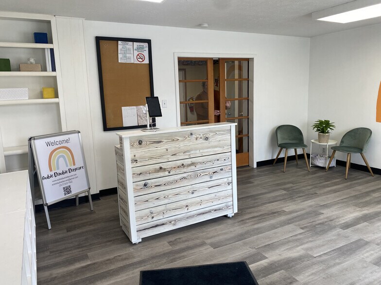 More Photos Of 202 W Plum St, Thorntown Daycare Center For Sale