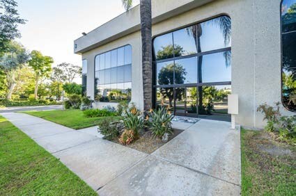 More Photos Of 8 Vanderbilt, Irvine Light Manufacturing For Sale