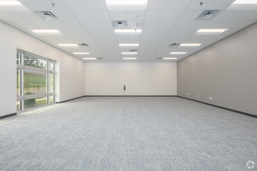 More Photos Of 350 Raco Pky, Pendergrass Unknown For Lease