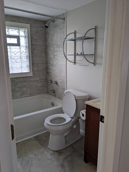 More Photos Of 246 5th St NW, Barberton Apartments For Sale
