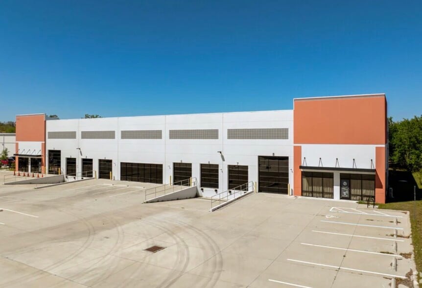 More Photos Of 6769 Curtis St, Orlando Warehouse For Lease