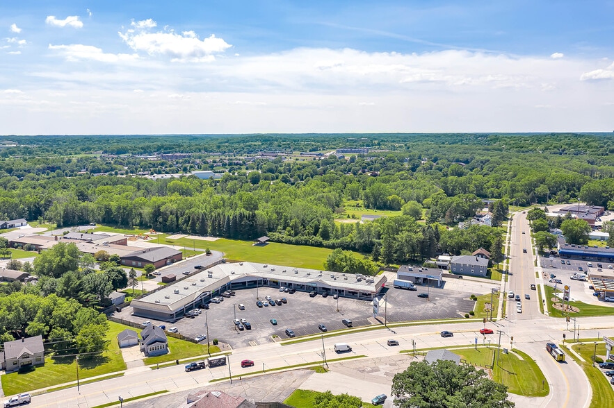 More Photos Of 2331 Velp Ave, Green Bay Unknown For Lease