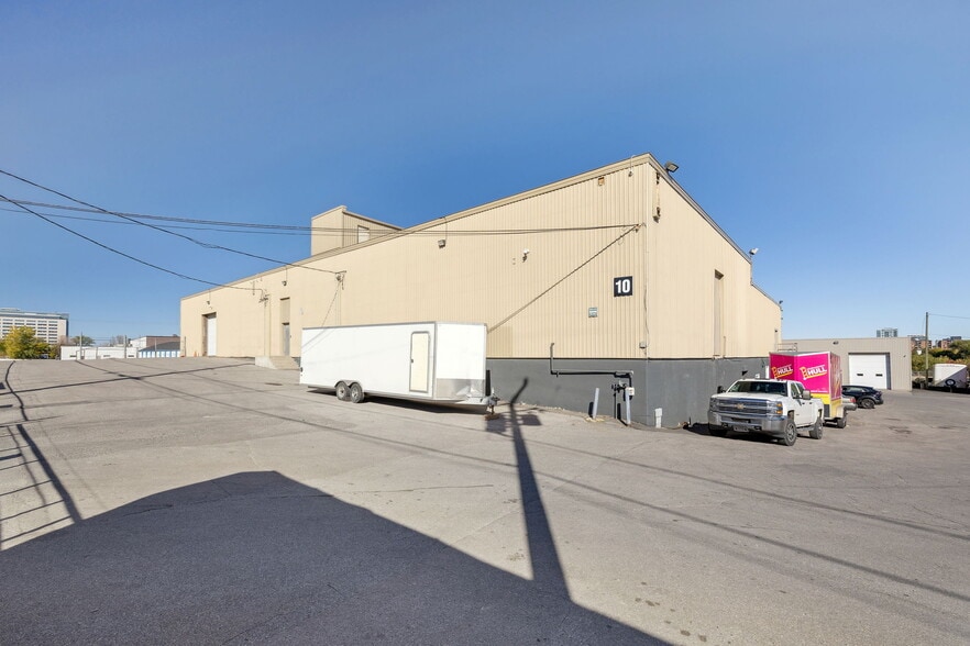 More Photos Of 10 Rue Emile-Bond, Gatineau Light Distribution For Lease