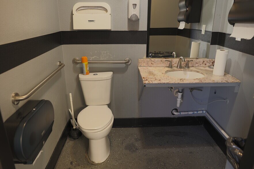 More Photos Of 4990 Paradise Rd, Las Vegas Service Station For Lease