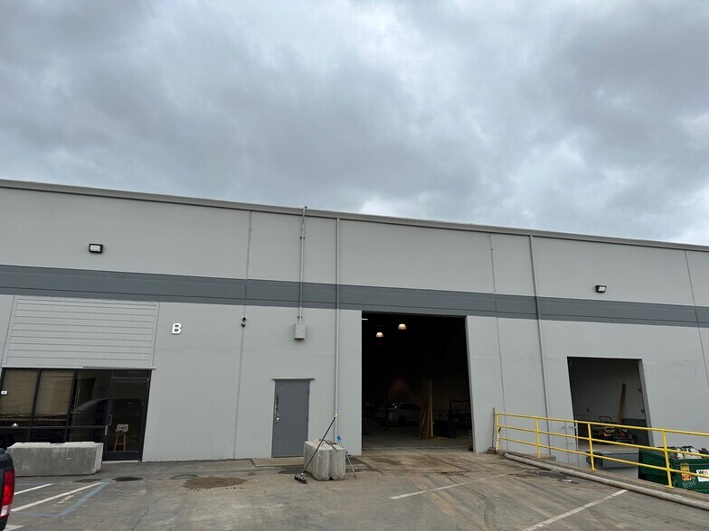 More Photos Of 8470 Belvedere Ave, Sacramento Warehouse For Lease