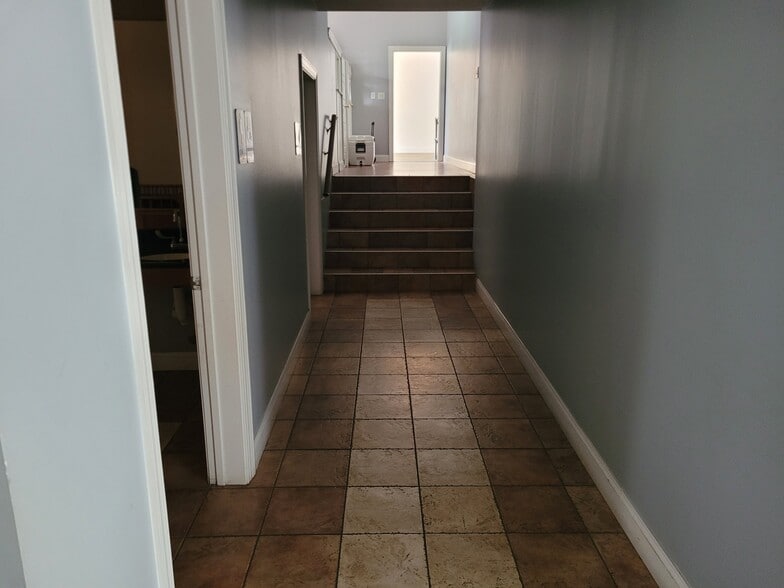 More Photos Of 1512 Garner Rd, Raleigh Warehouse For Lease