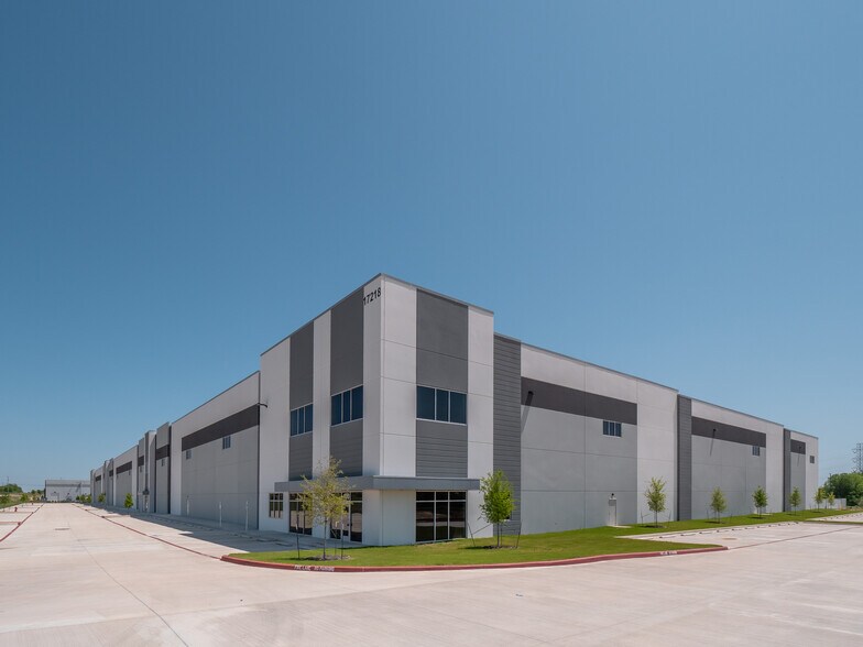 More Photos Of 17218 Tejas Way, Schertz Manufacturing For Sale