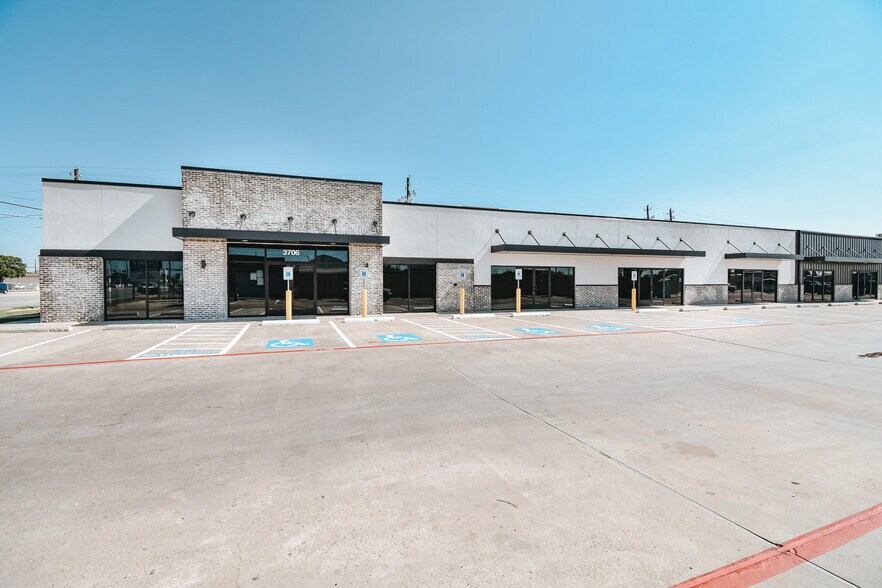 More Photos Of 3706 N Navarro St, Victoria Storefront For Lease