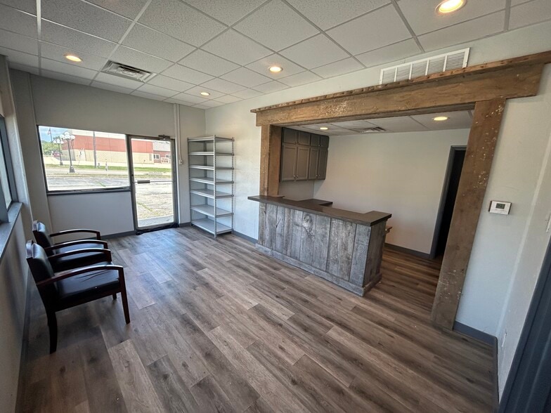 More Photos Of 301 S Chestnut St, Le Roy Auto Repair For Sale