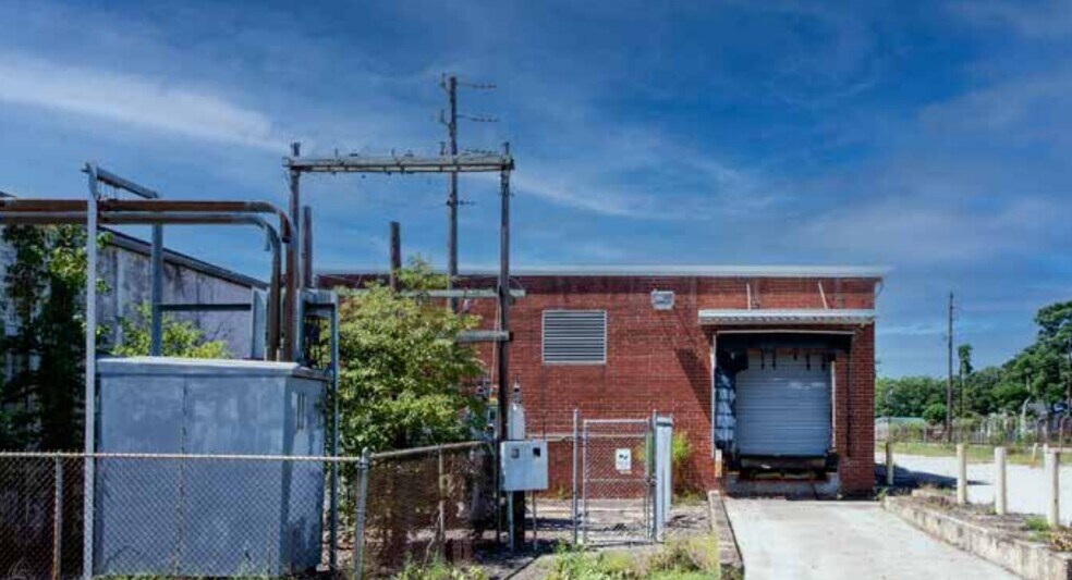 More Photos Of 201 E Armfield St, Saint Pauls Manufacturing For Lease