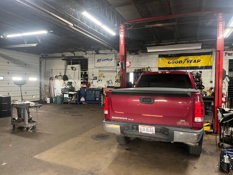 More Photos Of 225 S Seiberling St, Akron Industrial For Sale