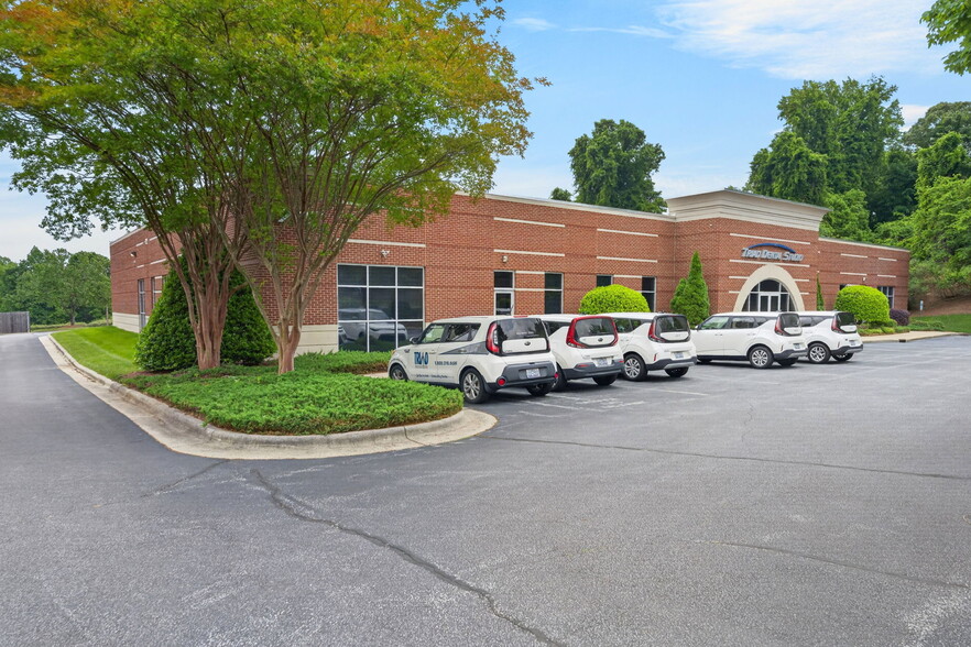 Primary Photo Of 707 Sunshine Way, Greensboro Medical For Sale