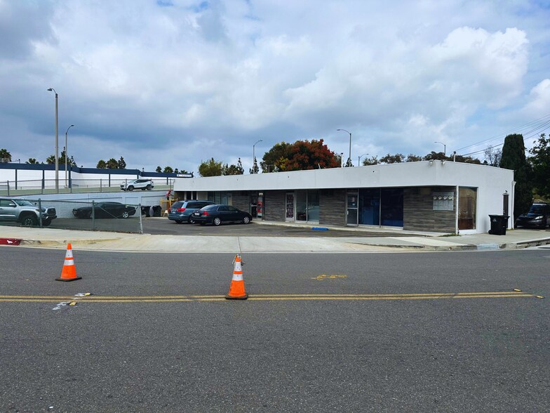 More Photos Of 2329-2335 W Sequoia Ave, Anaheim Storefront Retail Office For Lease