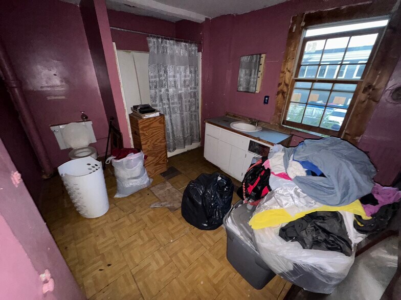 More Photos Of 692 King St, Charleston Apartments For Sale