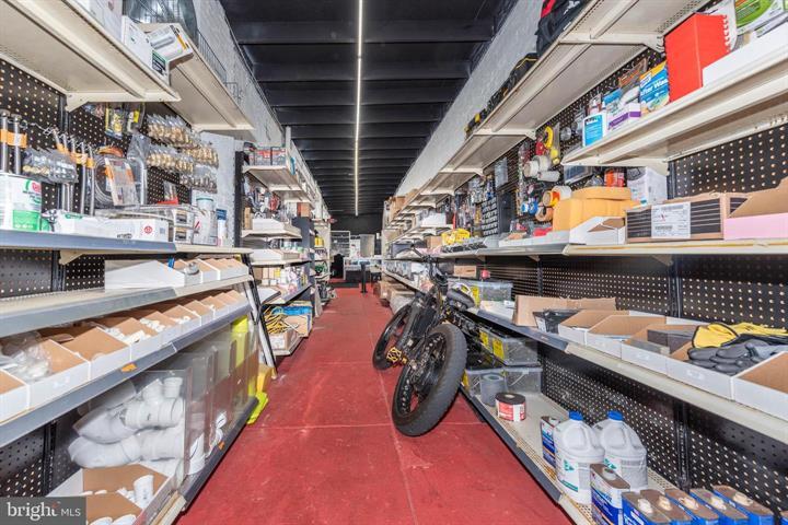 More Photos Of 625 N Streeper St, Baltimore Light Distribution For Sale